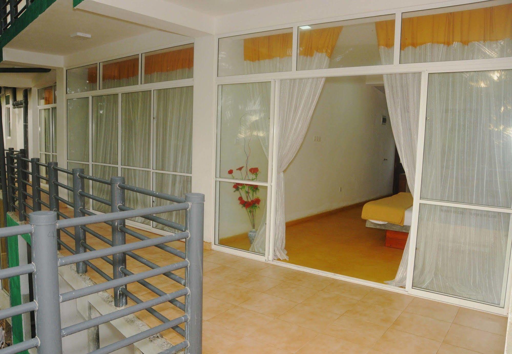 New Shangrela Beach Resort Ambalangoda  Bagian luar foto