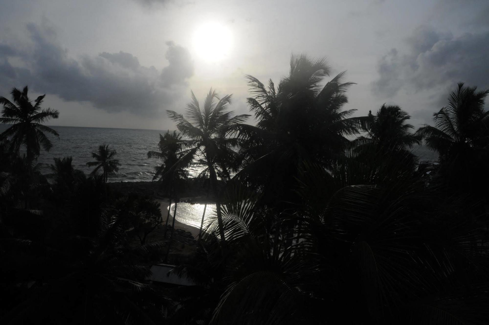 New Shangrela Beach Resort Ambalangoda  Bagian luar foto